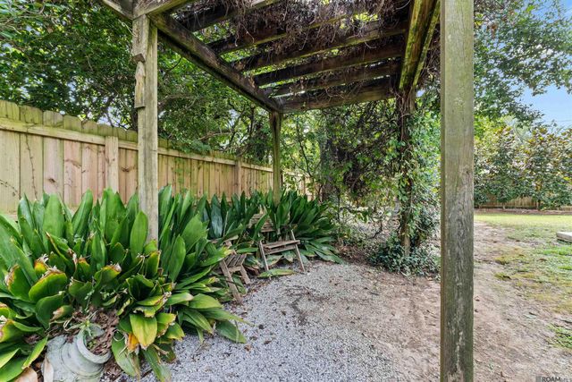 1076 Denbo Dr, Baton Rouge, LA 70806