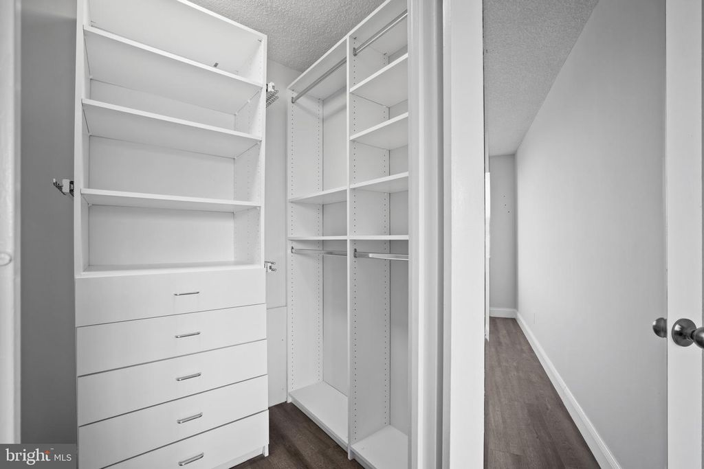 Image 12 of property listing at 5225 POOKS HILL RD #321S, Bethesda, MD 20814