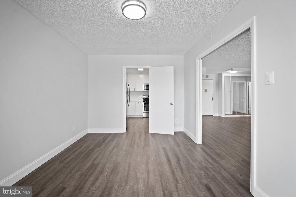 Image 17 of property listing at 5225 POOKS HILL RD #321S, Bethesda, MD 20814