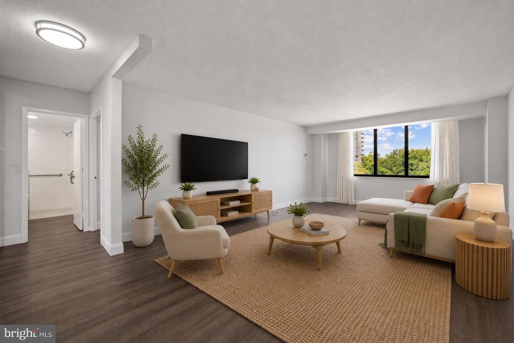 Image 2 of property listing at 5225 POOKS HILL RD #321S, Bethesda, MD 20814