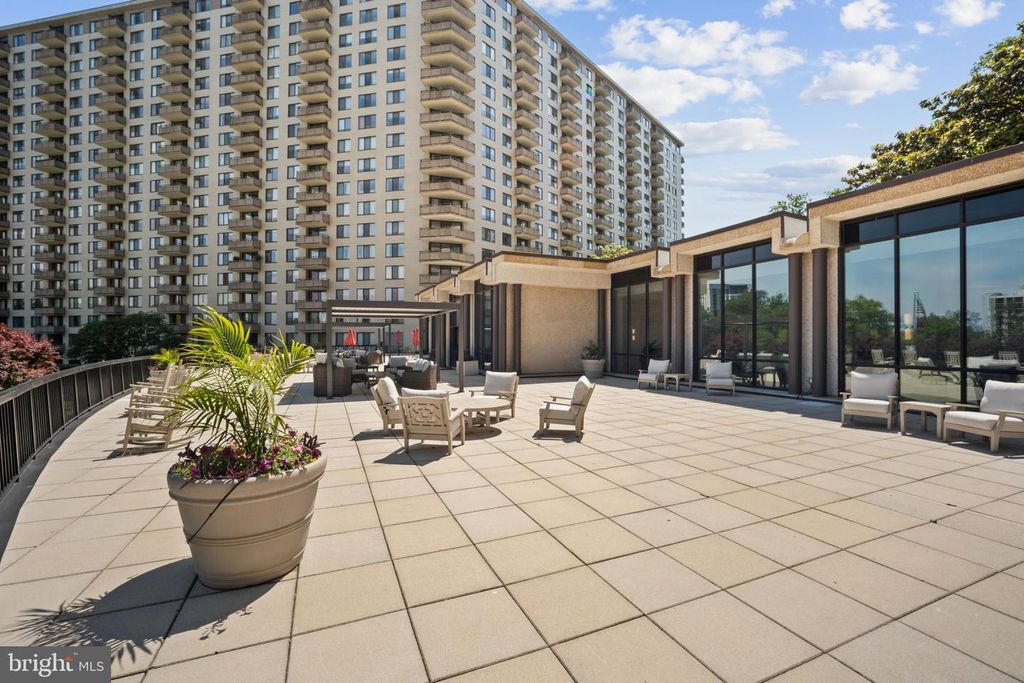 Image 20 of property listing at 5225 POOKS HILL RD #321S, Bethesda, MD 20814