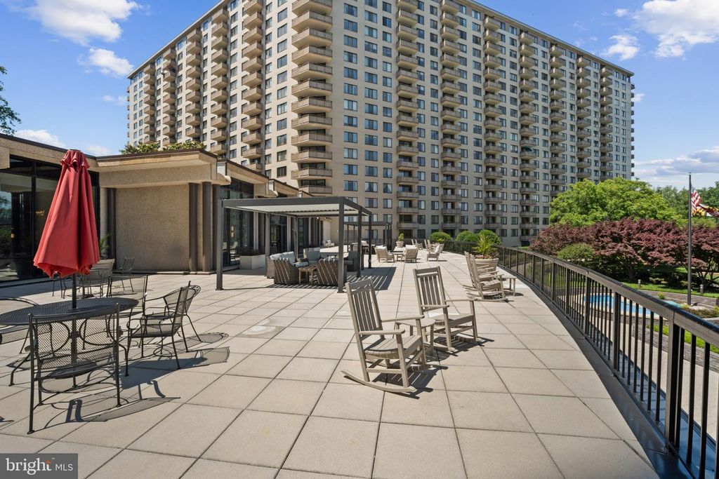 Image 21 of property listing at 5225 POOKS HILL RD #321S, Bethesda, MD 20814