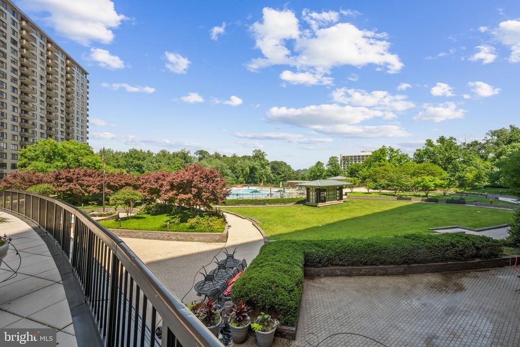 Image 22 of property listing at 5225 POOKS HILL RD #321S, Bethesda, MD 20814