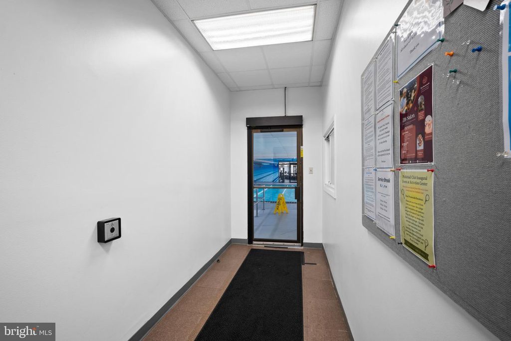 Image 28 of property listing at 5225 POOKS HILL RD #321S, Bethesda, MD 20814