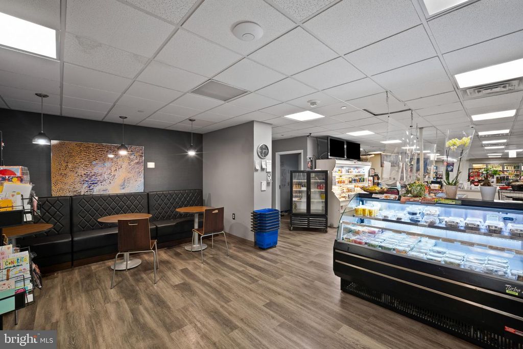 Image 31 of property listing at 5225 POOKS HILL RD #321S, Bethesda, MD 20814