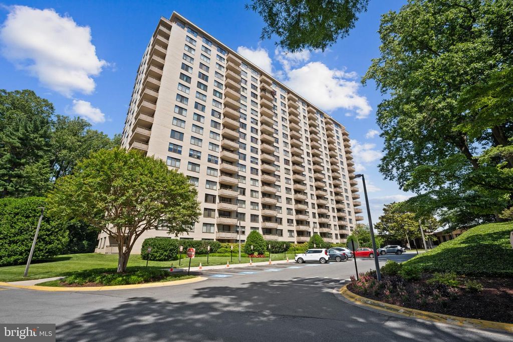 Image 35 of property listing at 5225 POOKS HILL RD #321S, Bethesda, MD 20814