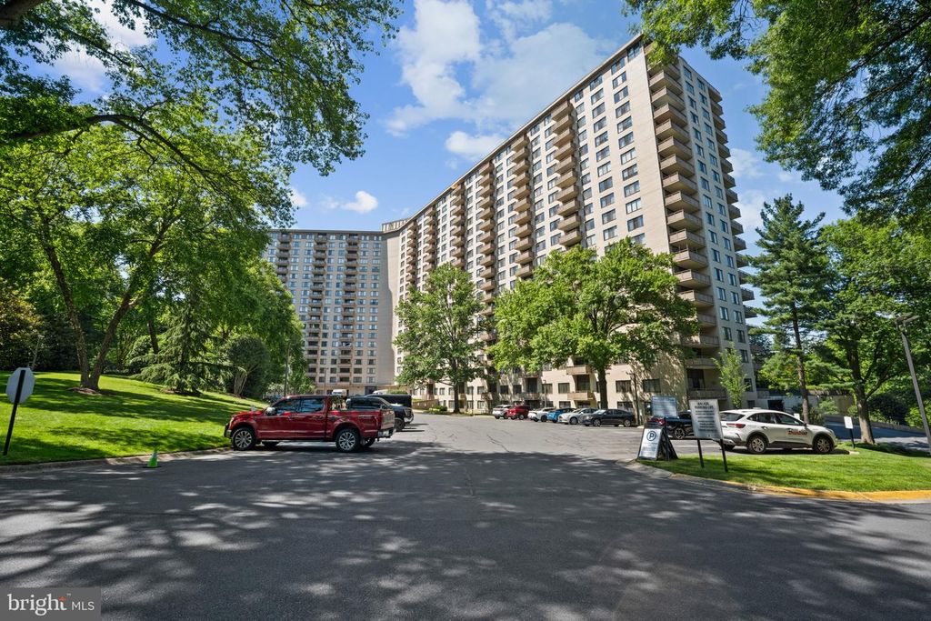 Image 36 of property listing at 5225 POOKS HILL RD #321S, Bethesda, MD 20814