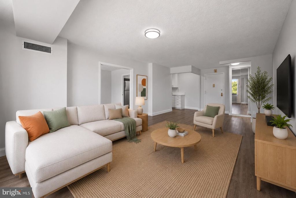 Image 4 of property listing at 5225 POOKS HILL RD #321S, Bethesda, MD 20814