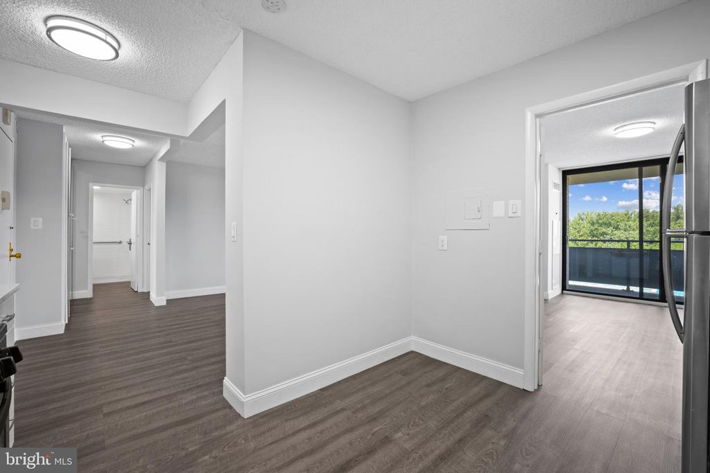 Image 7 of property listing at 5225 POOKS HILL RD #321S, Bethesda, MD 20814