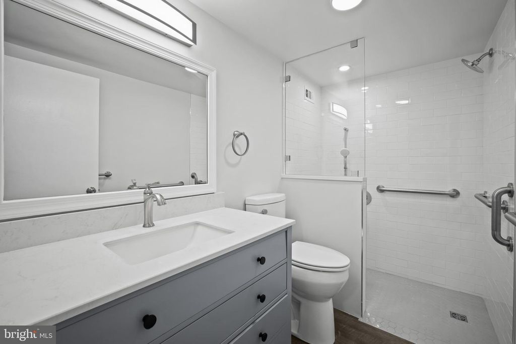 Image 8 of property listing at 5225 POOKS HILL RD #321S, Bethesda, MD 20814