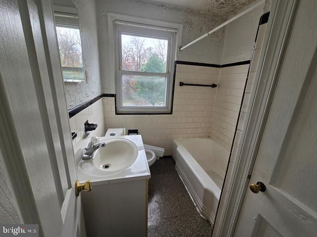 2322 DRUID PARK DR, Baltimore, MD 21215