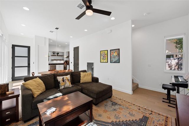 1704 E 32nd ST B, Austin, TX 78722