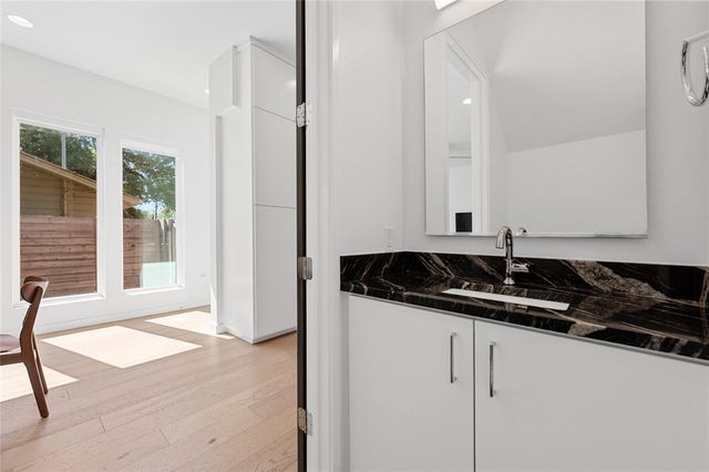 1704 E 32nd ST B, Austin, TX 78722