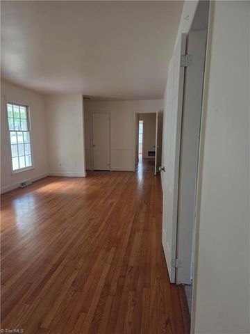 1917 EDGEWOOD Avenue, Burlington, NC 27215