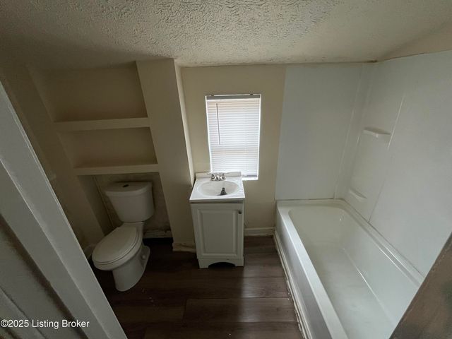 1728 Rowan St, Louisville, KY 40203