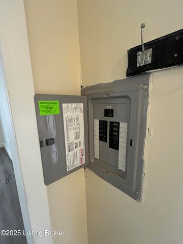 1728 Rowan St, Louisville, KY 40203