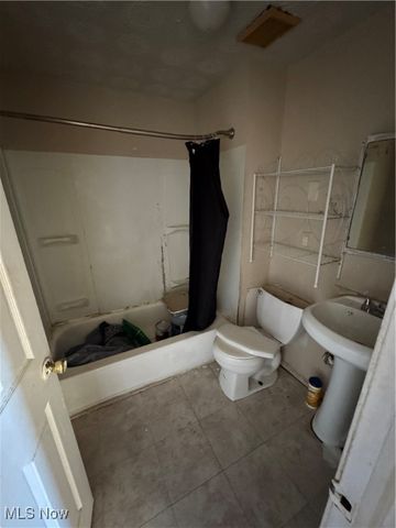 10902 Gay Avenue, Cleveland, OH 44105