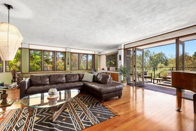 4639 El Camino Corto, La Canada Flintridge, CA 91011