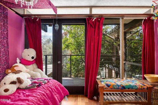 4639 El Camino Corto, La Canada Flintridge, CA 91011