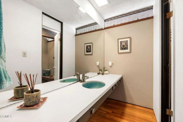 4639 El Camino Corto, La Canada Flintridge, CA 91011