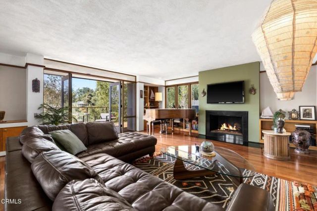 4639 El Camino Corto, La Canada Flintridge, CA 91011