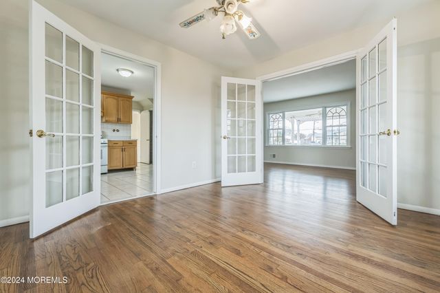 1052 Bell Street, Toms River, NJ 08753