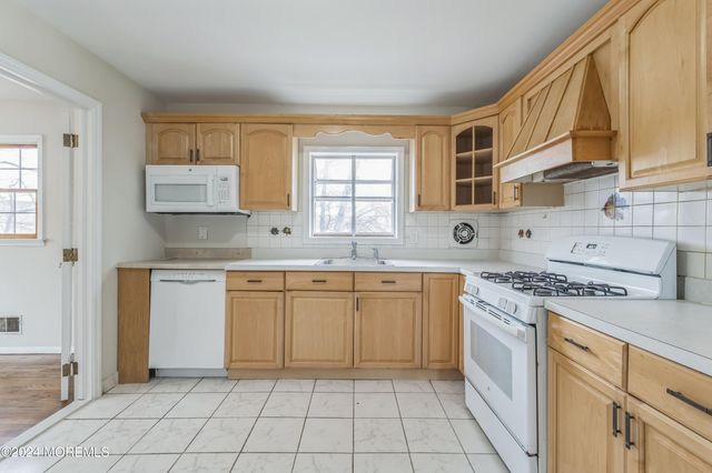 1052 Bell Street, Toms River, NJ 08753