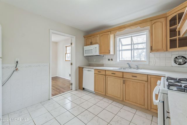 1052 Bell Street, Toms River, NJ 08753