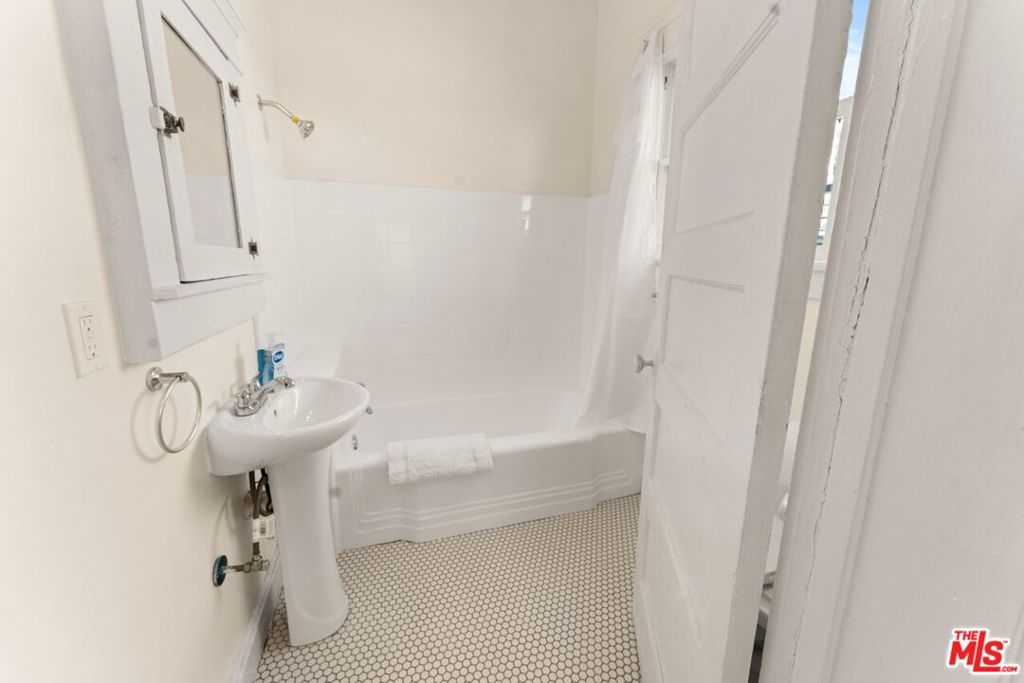 Image 39 of property listing at 2236 Griffin Avenue, Los Angeles, CA 90031