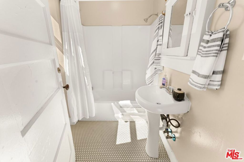 Image 41 of property listing at 2236 Griffin Avenue, Los Angeles, CA 90031