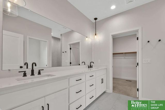 19836 Adams Street, Omaha, NE 68135