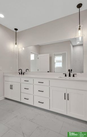 19836 Adams Street, Omaha, NE 68135