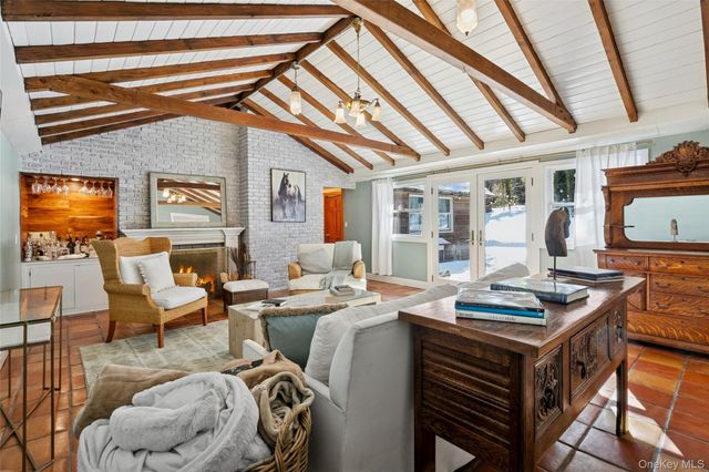 85 Cove Road, Oyster Bay Cove, NY 11771