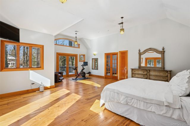 85 Cove Road, Oyster Bay Cove, NY 11771