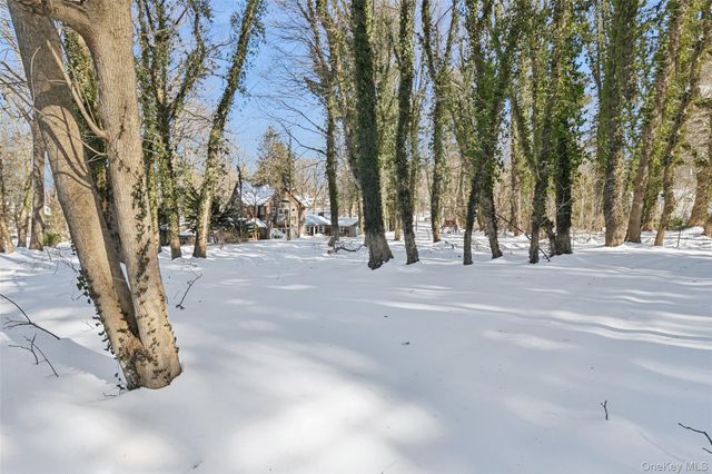 85 Cove Road, Oyster Bay Cove, NY 11771