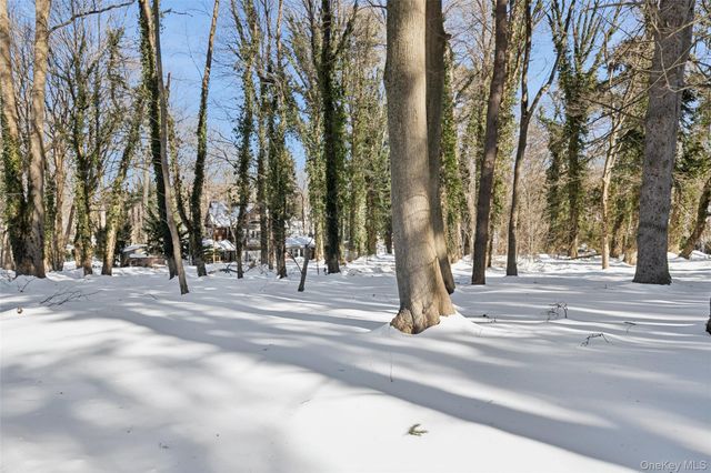 85 Cove Road, Oyster Bay Cove, NY 11771