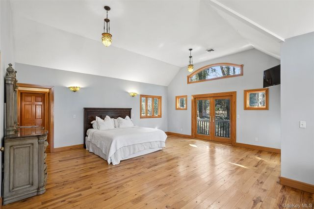 85 Cove Road, Oyster Bay Cove, NY 11771