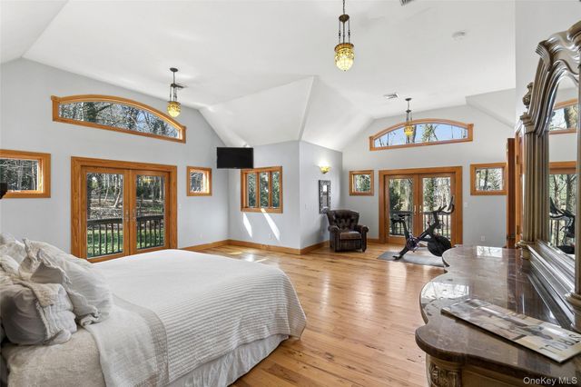 85 Cove Road, Oyster Bay Cove, NY 11771