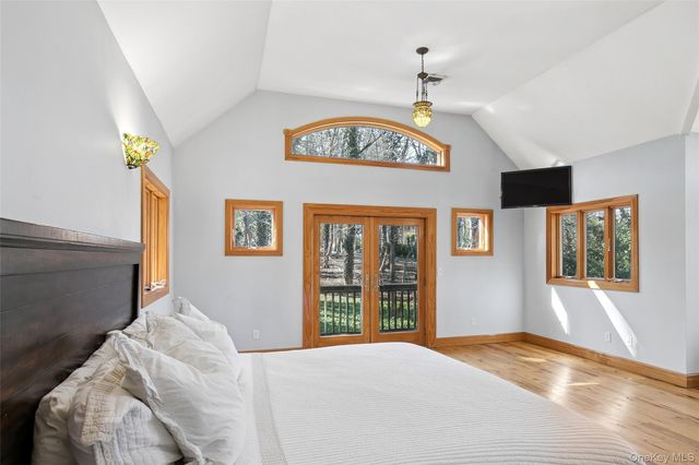 85 Cove Road, Oyster Bay Cove, NY 11771