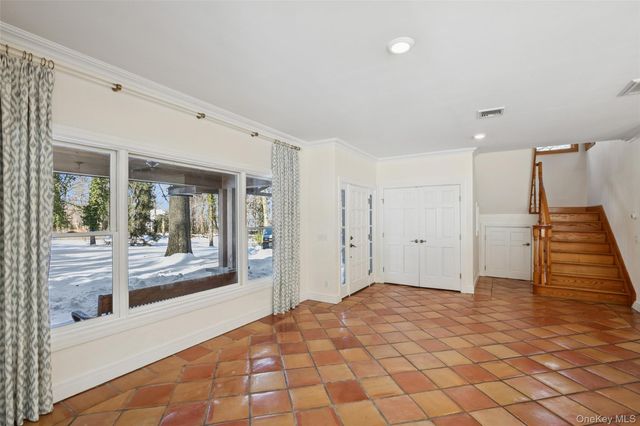 85 Cove Road, Oyster Bay Cove, NY 11771