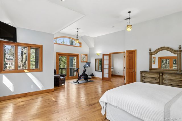 85 Cove Road, Oyster Bay Cove, NY 11771