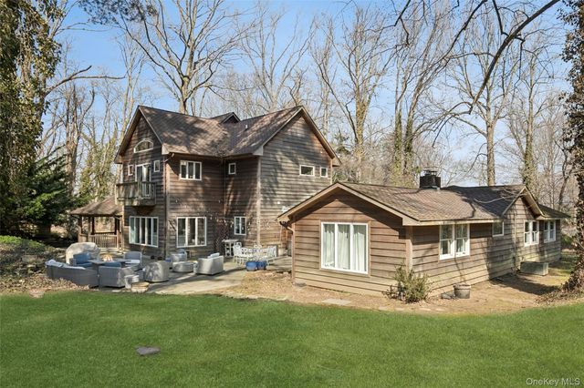 85 Cove Road, Oyster Bay Cove, NY 11771