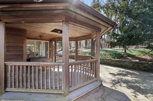 85 Cove Road, Oyster Bay Cove, NY 11771