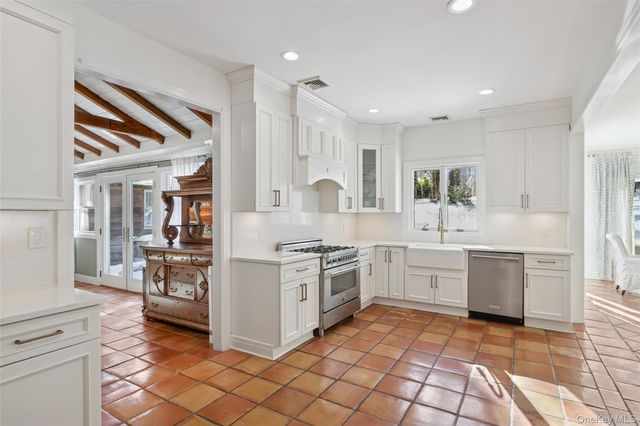 85 Cove Road, Oyster Bay Cove, NY 11771