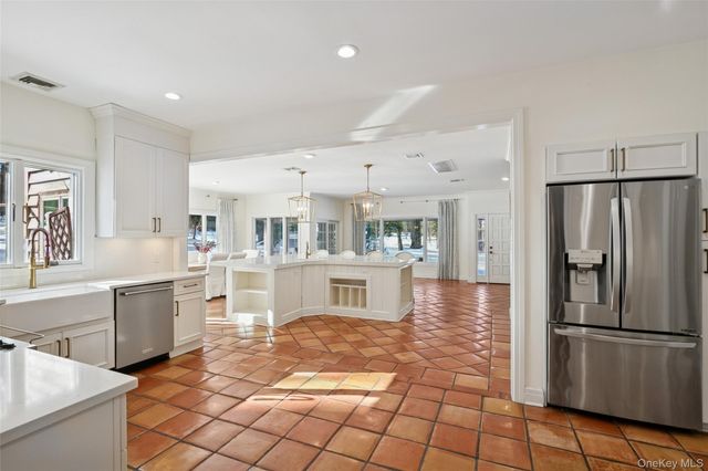 85 Cove Road, Oyster Bay Cove, NY 11771