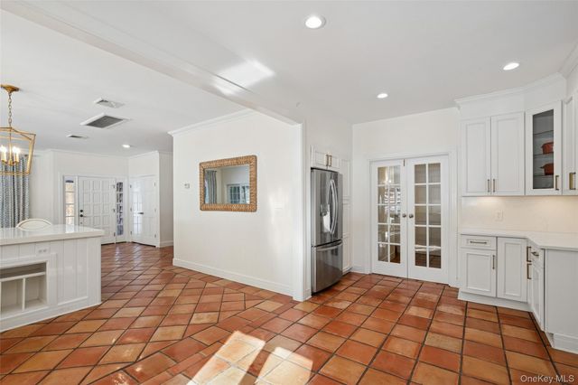 85 Cove Road, Oyster Bay Cove, NY 11771