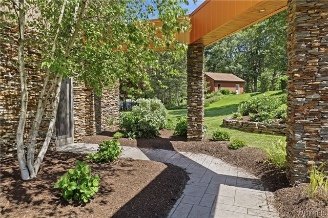 6985 Chestnut Ridge Road, Orchard Park, NY 14127