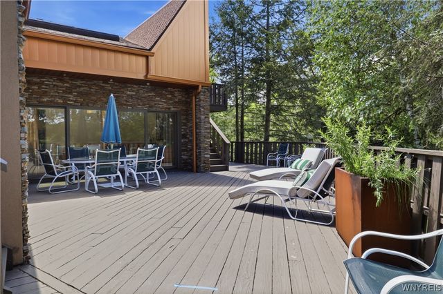 6985 Chestnut Ridge Road, Orchard Park, NY 14127