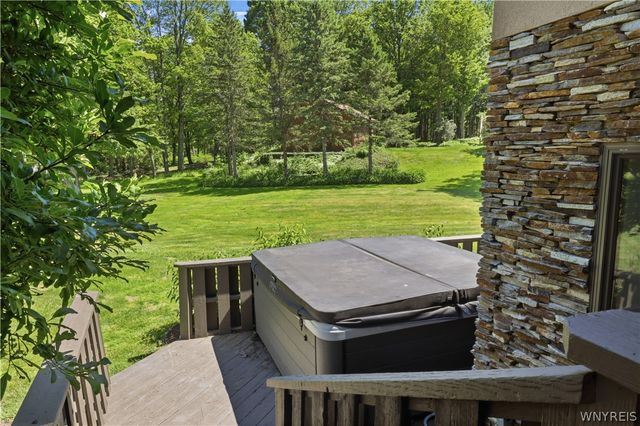 6985 Chestnut Ridge Road, Orchard Park, NY 14127