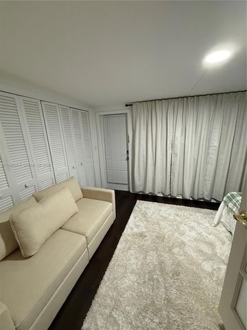 2036 NE 21st Ave 2, Fort Lauderdale, FL 33305